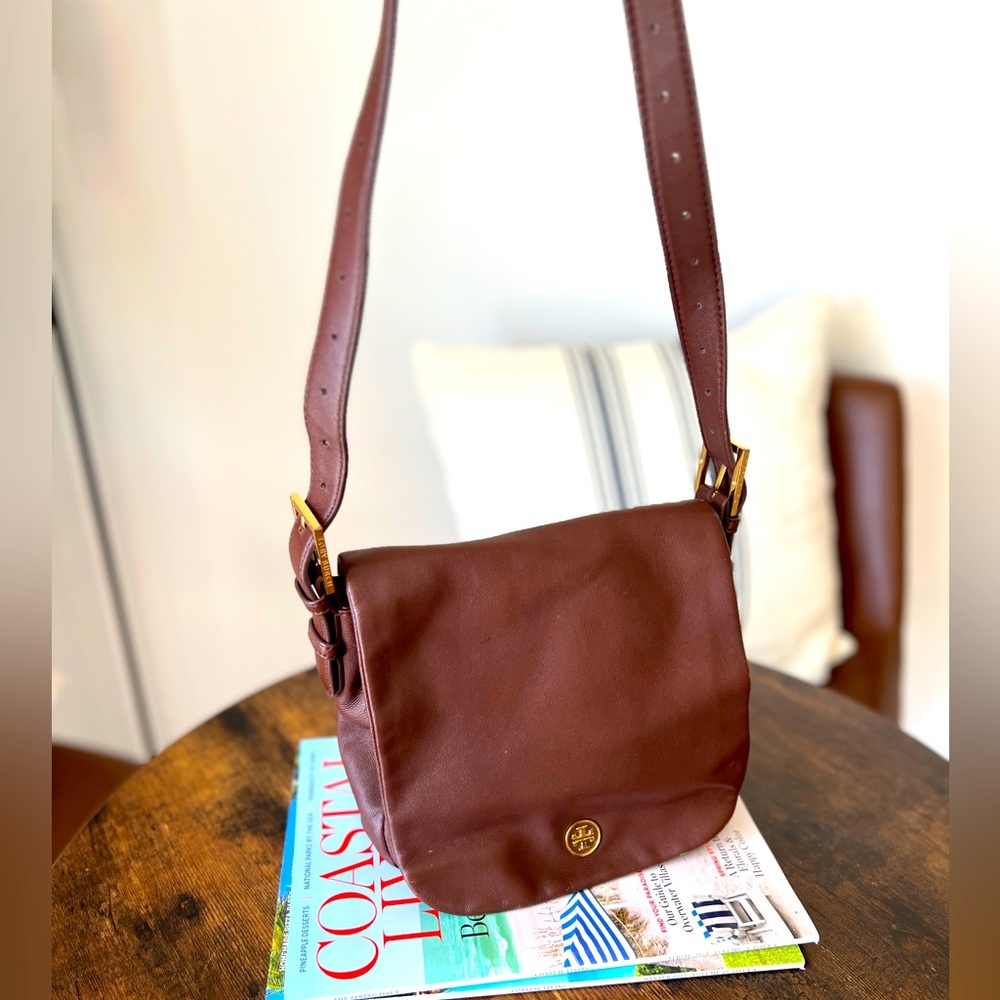 Tory Burch crossbody with dust bag & small mirror